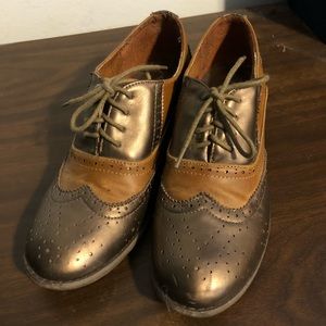 Wanted Shoes - Gold Wingtip Oxford shoes, size 8 Wanted Shoes - Gold Wingtip Oxford shoes, size 8
